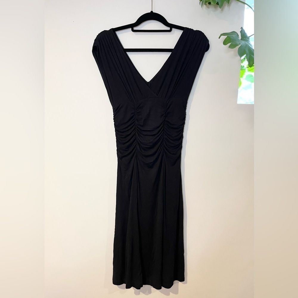 CAbi 108 Monroe V-neck Ruched Waist Midi
Black Cap Sleeve Dress Size S - Picture 3 of 6